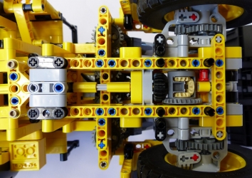 Lego Technic 42030 Volvo L350F