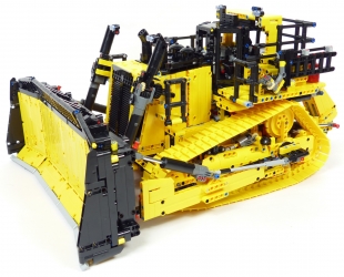 Lego Technic 42131 Bulldozer Caterpillar D11