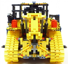 Lego Technic 42131 Bulldozer Caterpillar D11