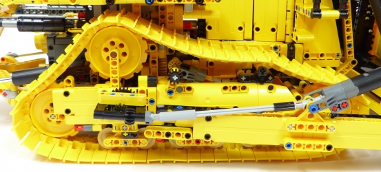 Lego Technic 42131 Bulldozer Caterpillar D11