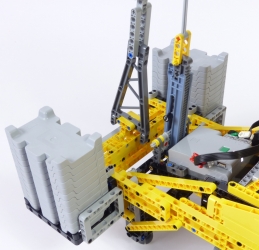 Lego Technic 42146 Grue treillis sur chenilles Liebherr LR 13000