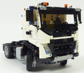 Lego Technic 42175 Camion Volvo FMX excavatrice EC230