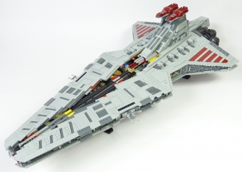 Lego Star Wars UCS 75367 Venator Star Destroyer