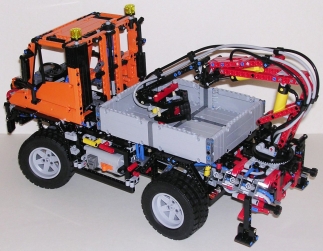 Lego Technic 8110 Mercedes-Benz Unimog U400